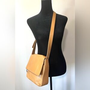 Vintage Nine West Tan Genuine Leather Messenger Crossbody Shoulder Bag Purse
